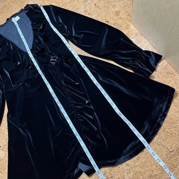 SukiSo Short Ruffle Black Velvet Wrap Dress Sz L - Picture 13 of 15